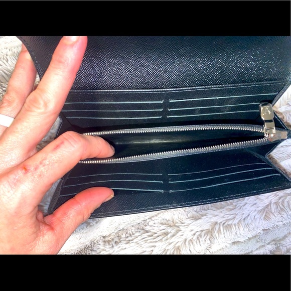 ❌ SOLD ❌ 
Authentic Louis Vuitton - Sarah Epi Wallet in black - Picture 4 of 10